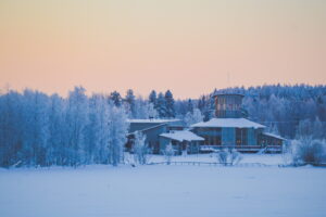 Luminen Liminganlahti talvella lintutornilta päin kuvattuna.